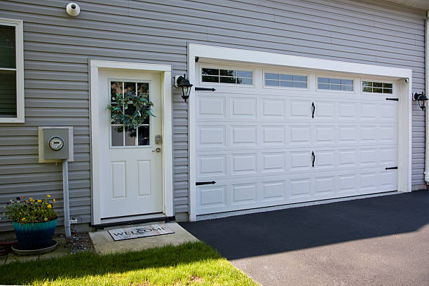 24/7 Emergency Garage Door Panel Replacement experts in Garden City, MO